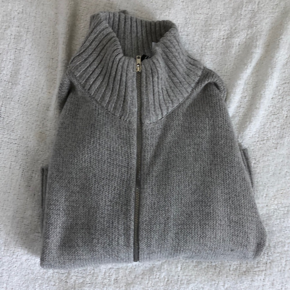 Cropped grey zip up sweater